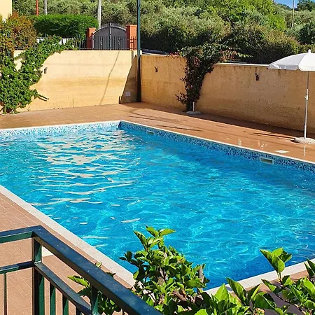 Cozy In With Swimming Pool Ricadi